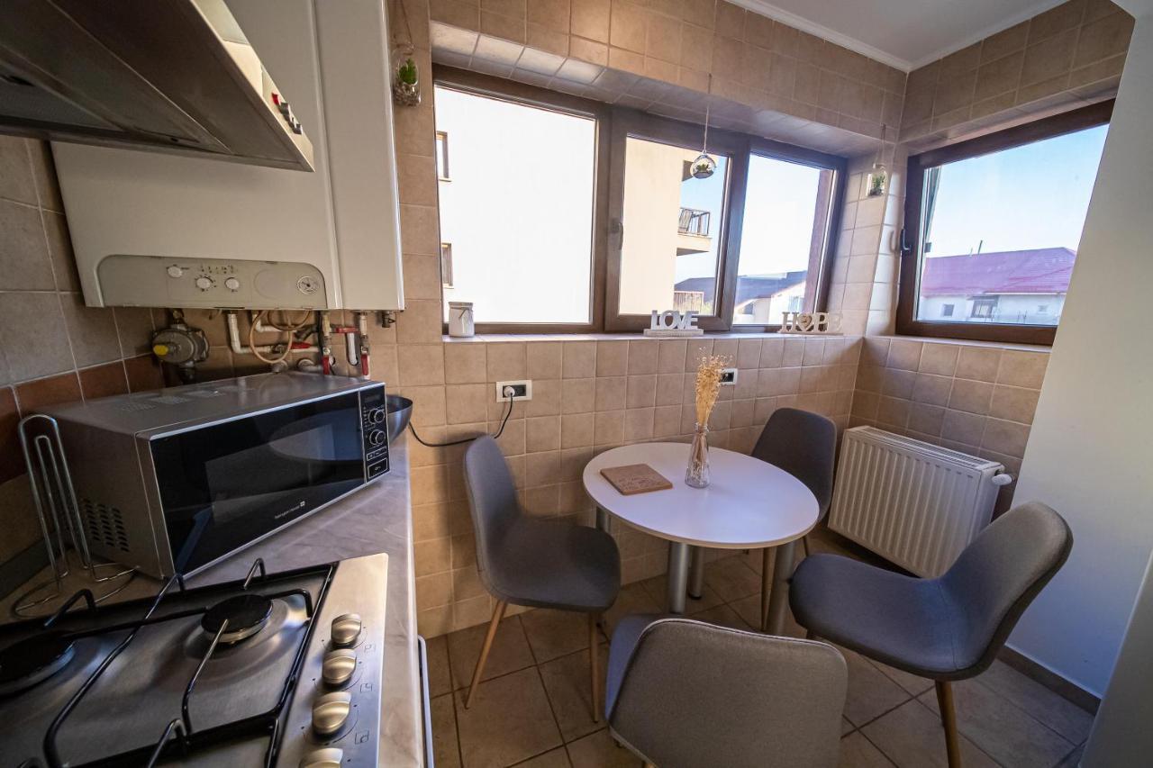 Apartament Tatu Bar&Grill Otopeni Exterior photo